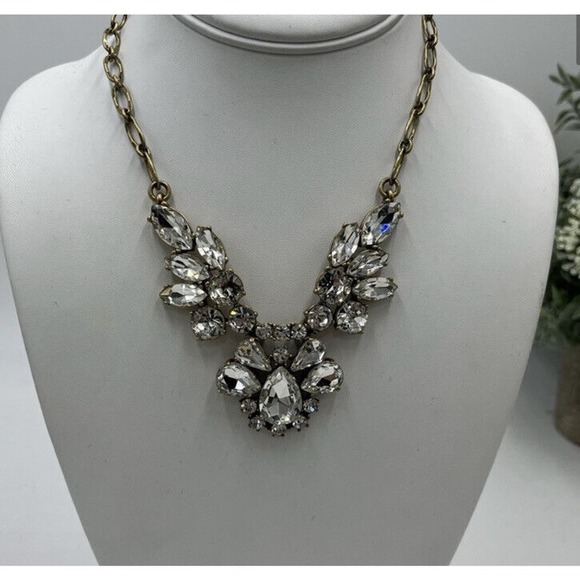 J.CREW Jewelry - J. Crew Beautiful Raised Rhinestone Gold Tone Chain Statement Necklace